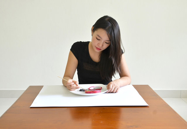 The artist at work - Hong Yi